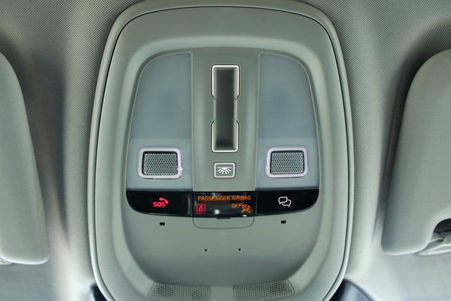 Used 2025 Volvo V60 B5 Cross Country Plus image 31