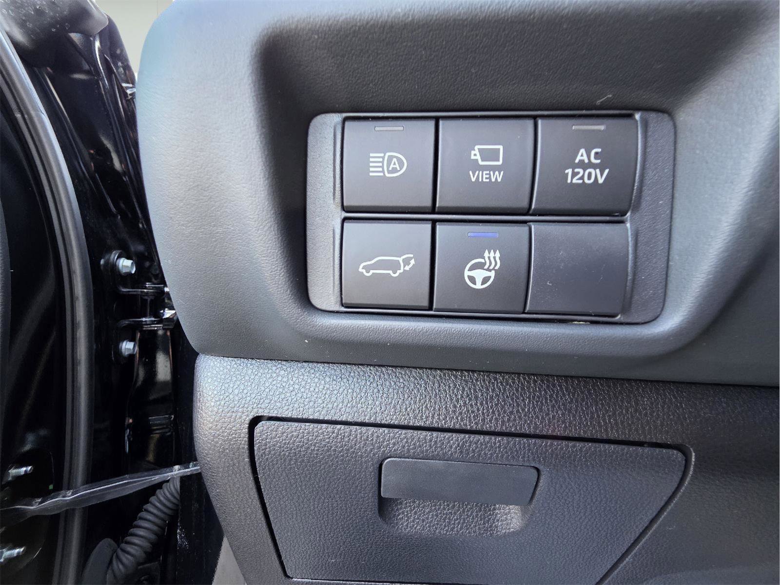 Used 2025 Toyota Highlander Platinum image 25