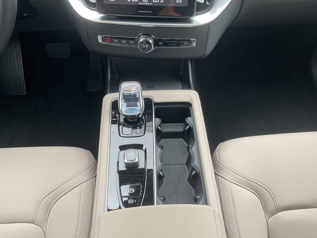 New 2027 Volvo XC90 B6 Plus AWD/4WD image 30