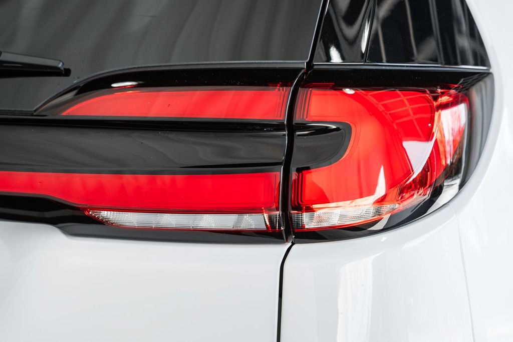 New 2026 Chrysler Pacifica Limited w/ Uconnect Theater Family Group image 7