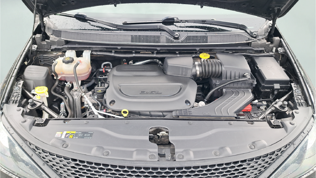 Used 2023 Chrysler Voyager LX FWD image 39
