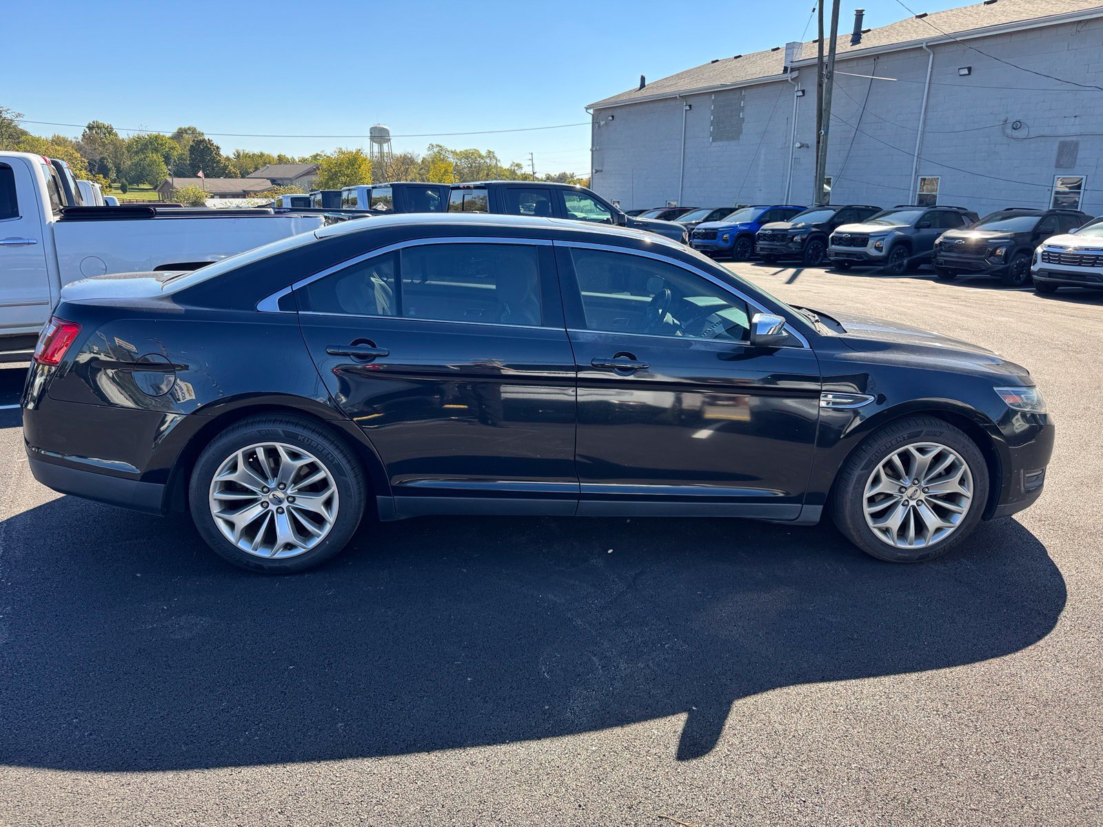 Used 2017 Ford Taurus Limited FWD image 7