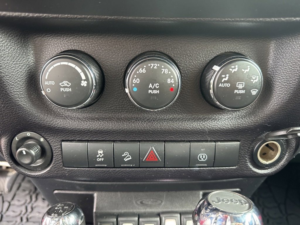 Used 2016 Jeep Wrangler Unlimited Rubicon w/ Connectivity Group image 56