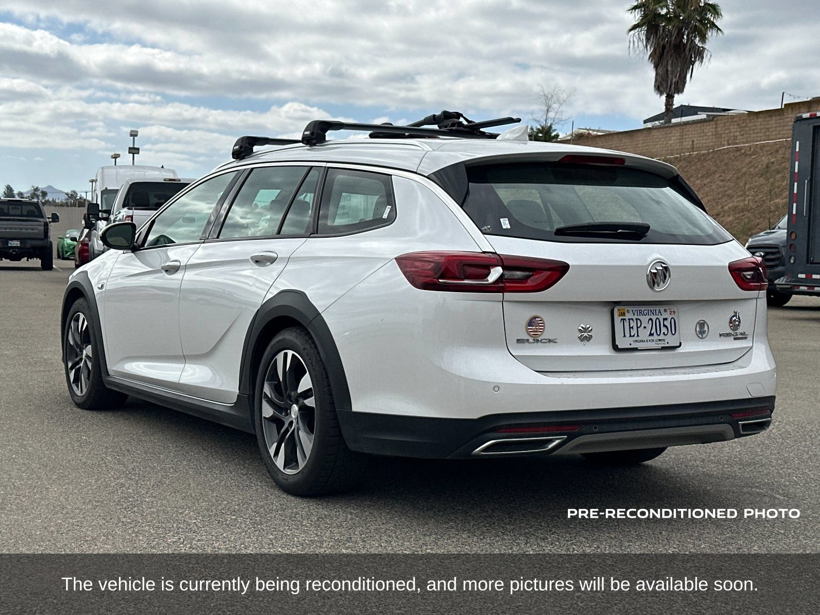 Used 2018 Buick Regal Essence w/ Driver Confidence Package #1 AWD/4WD image 4