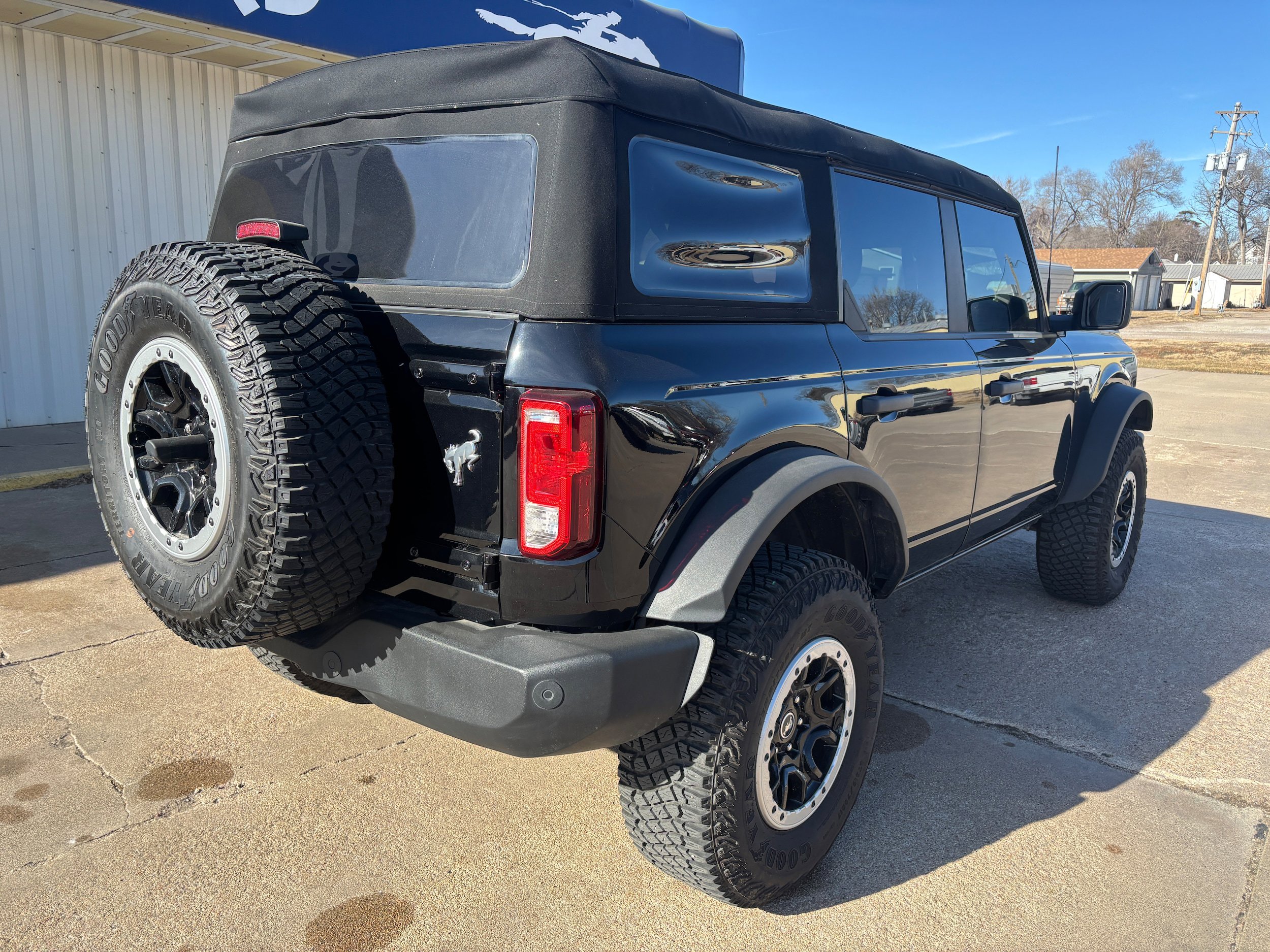 Used 2023 Ford Bronco Big Bend w/ Sasquatch Package AWD/4WD image 3