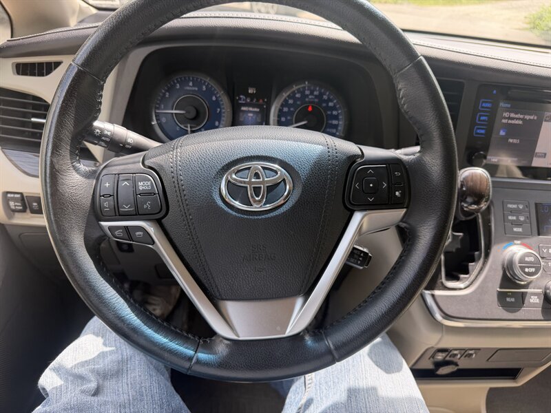 Used 2015 Toyota Sienna XLE w/ XLE Navigation Package AWD/4WD image 31