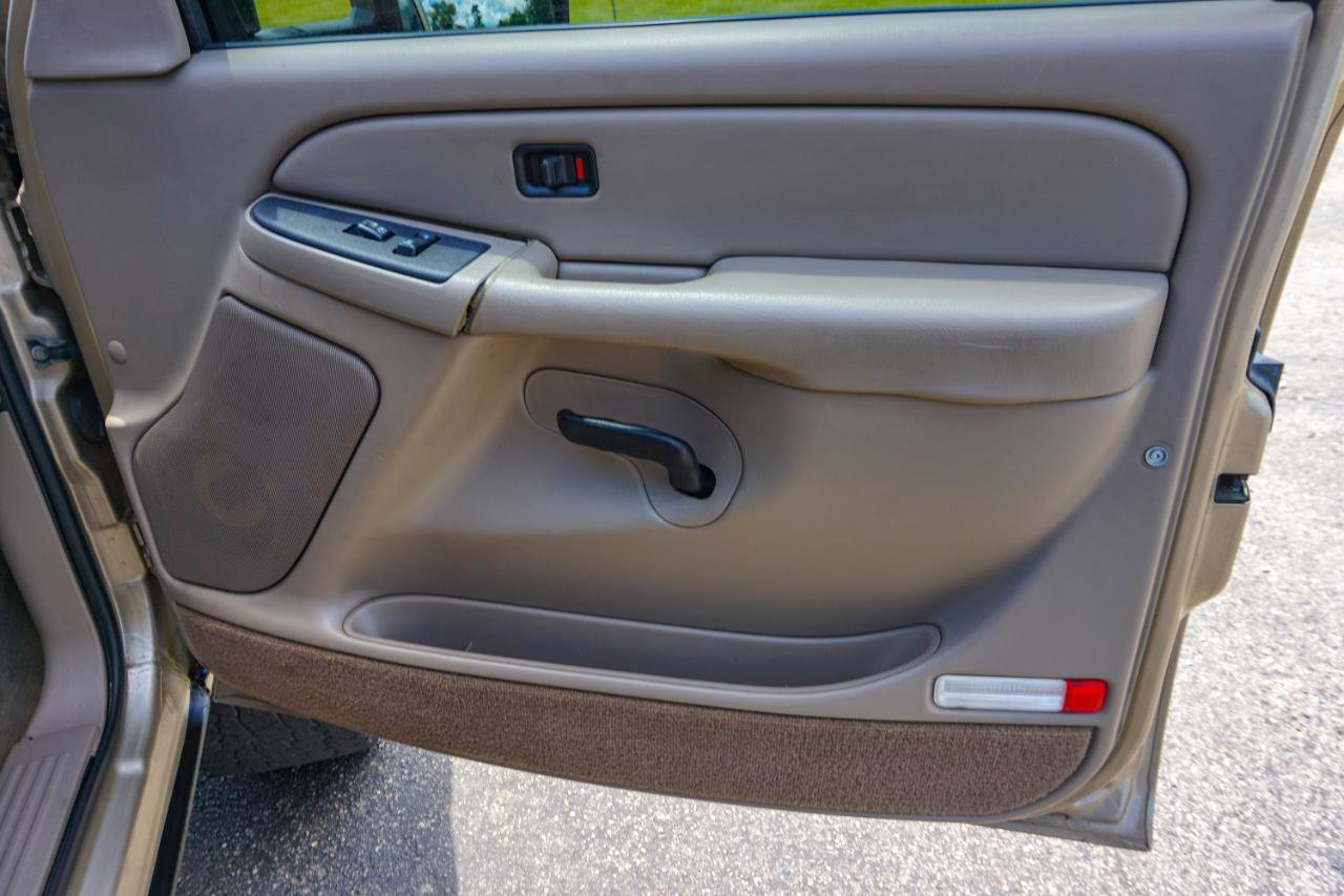 Used 2004 Chevrolet Silverado 2500 LS w/ Heavy-Duty Power Package AWD/4WD image 22