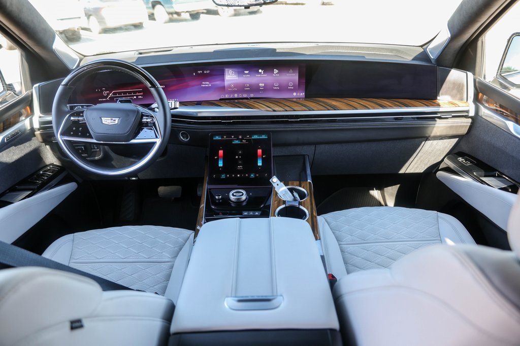 Certified 2025 Cadillac Escalade ESV Sport Platinum image 26