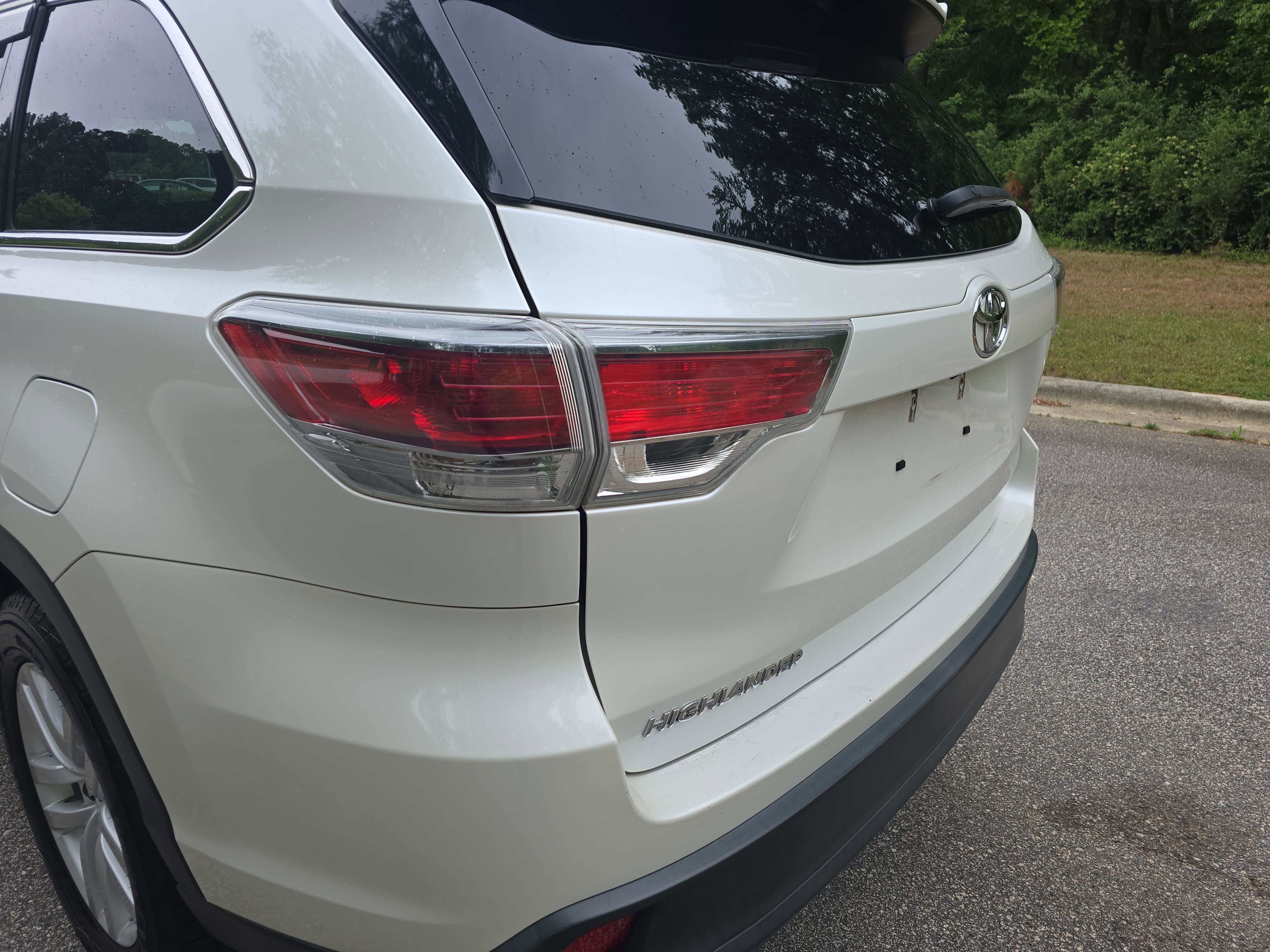 Used 2016 Toyota Highlander LE FWD image 32