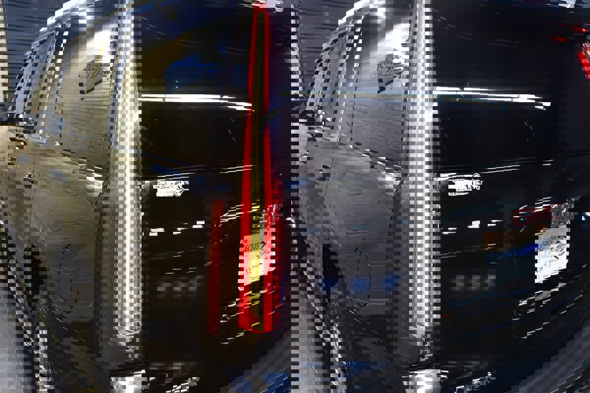 Used 2015 GMC Yukon SLT w/ HD Trailering Package image 22