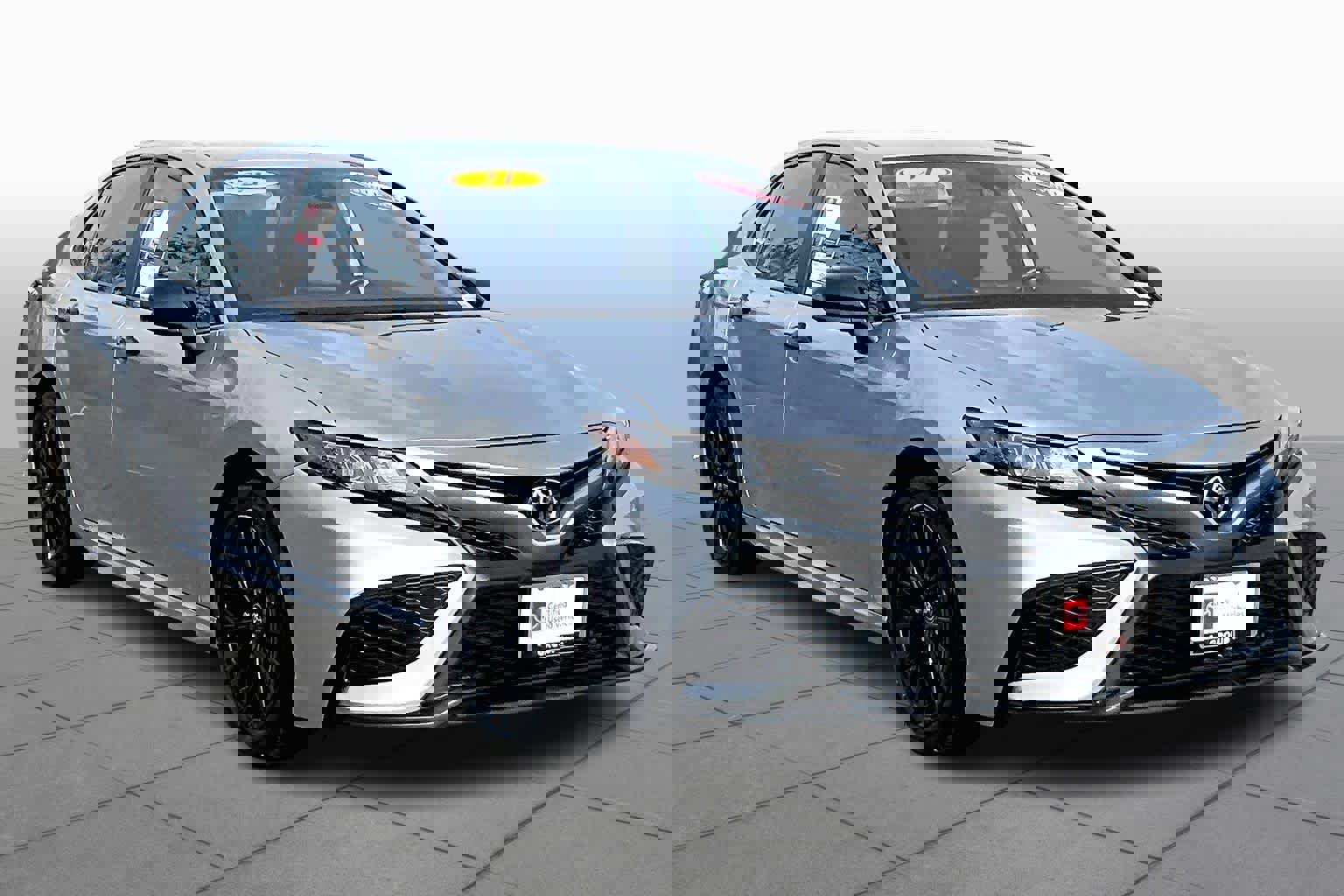 Certified 2021 Toyota Camry SE image 3