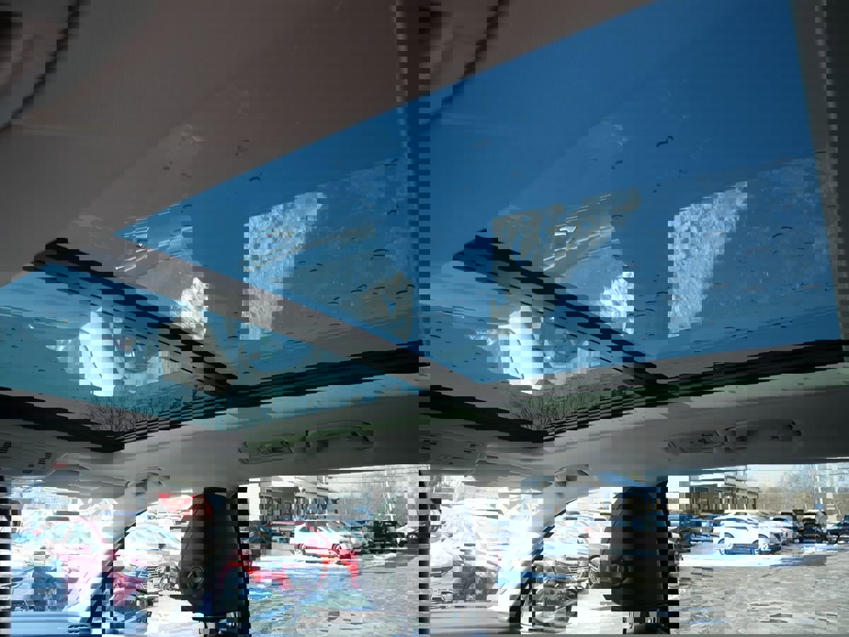 Used 2018 Volkswagen Tiguan SEL image 23