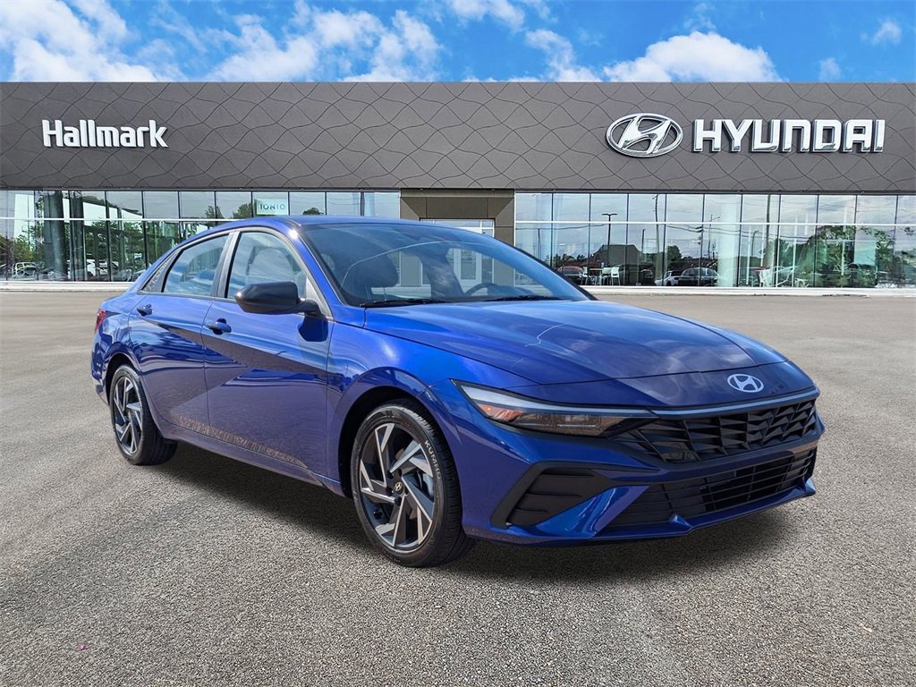 Certified 2025 Hyundai Elantra Sport image 1