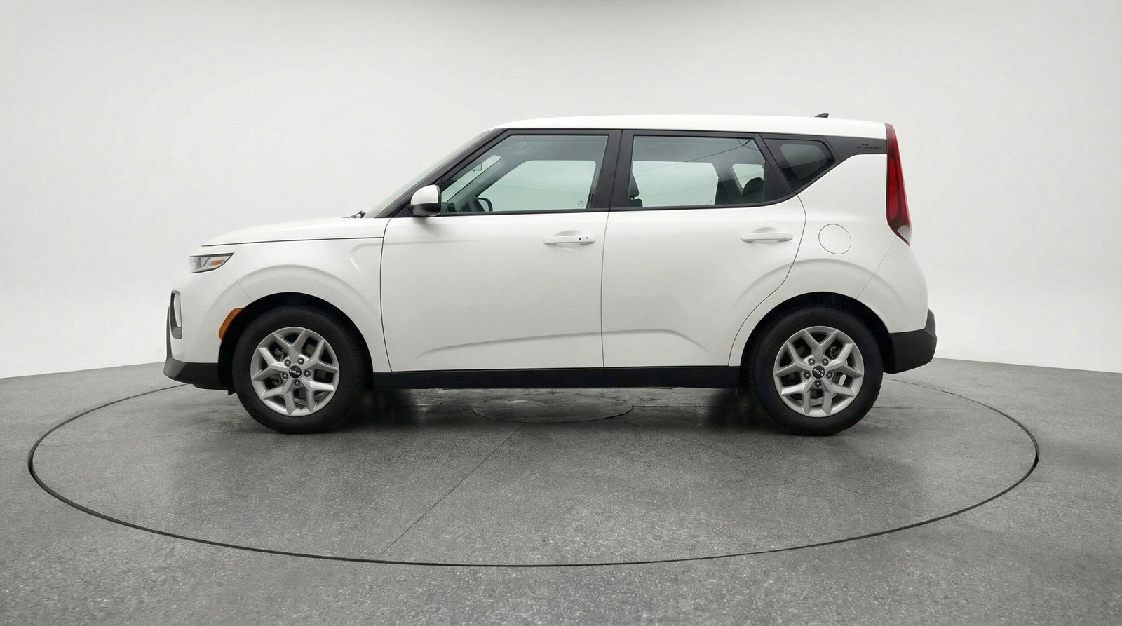 Used 2025 Kia Soul LX w/ LX Technology Package image 4