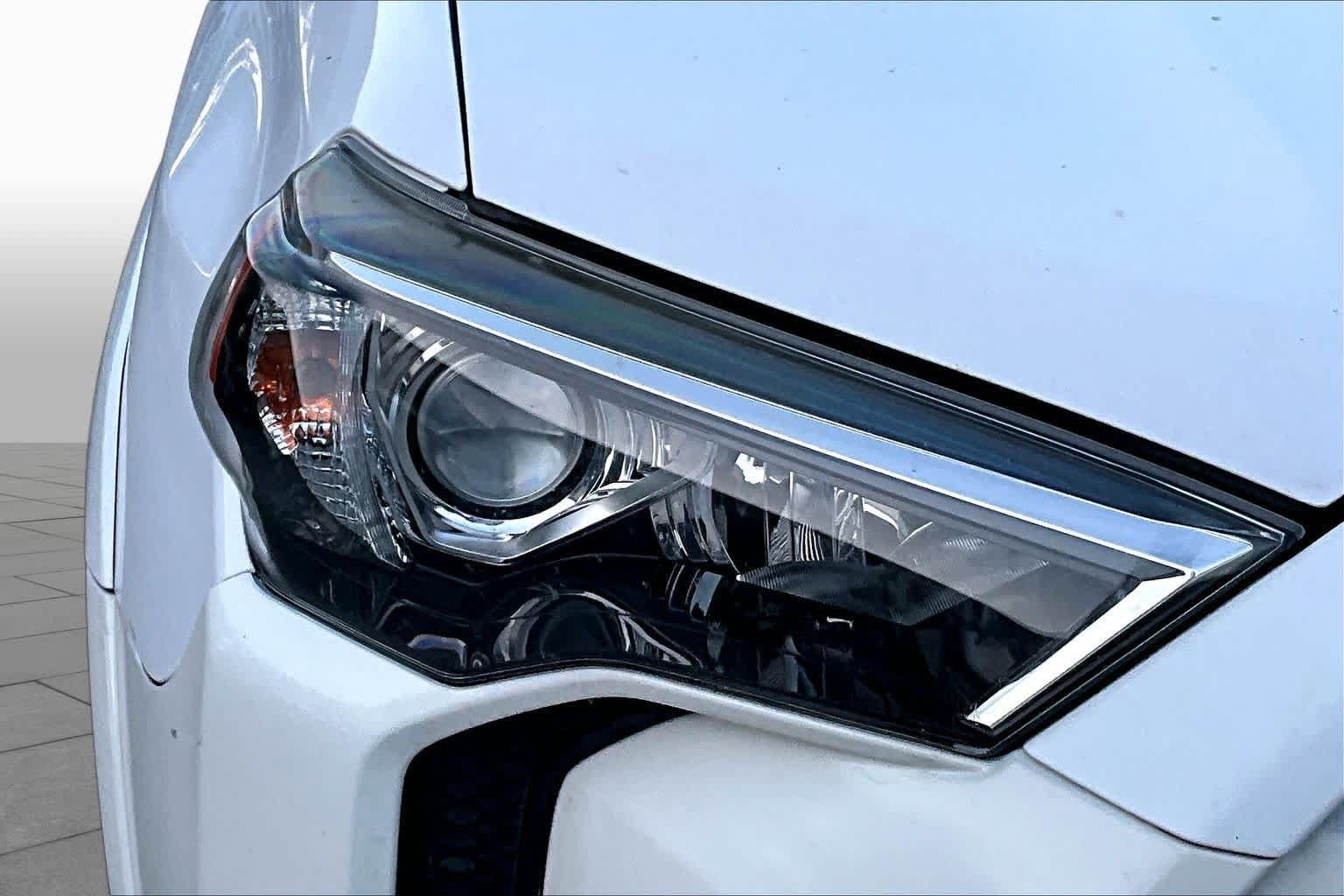 Used 2020 Toyota 4Runner SR5 AWD/4WD image 27