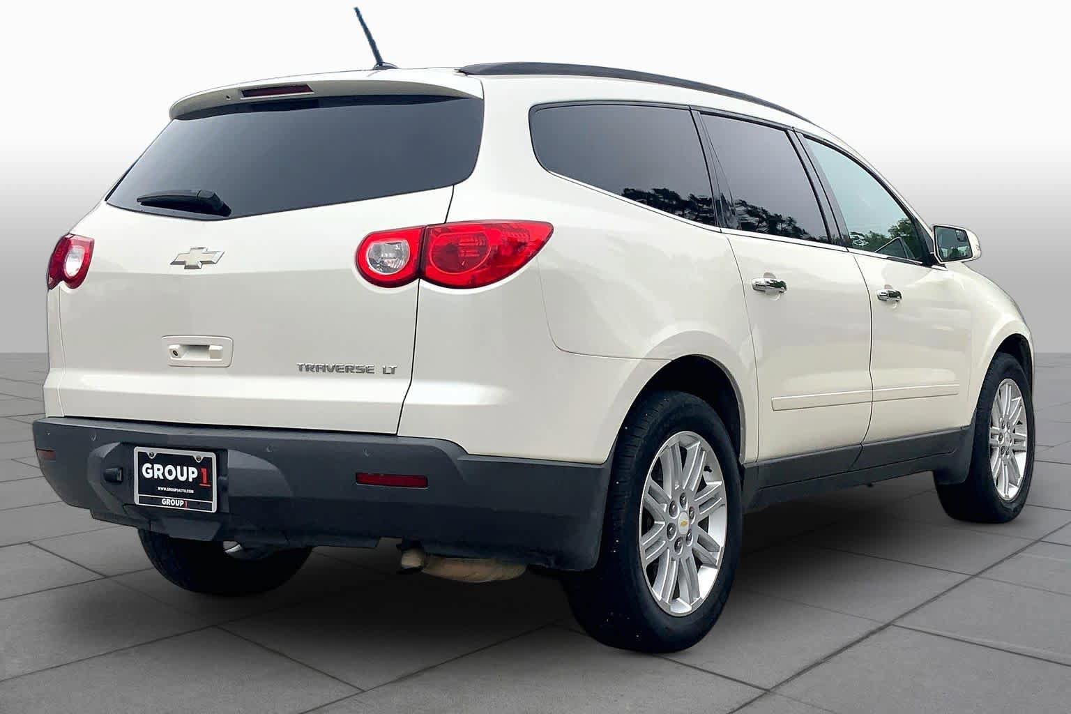Used 2011 Chevrolet Traverse LT w/ White Premiere Package FWD image 12