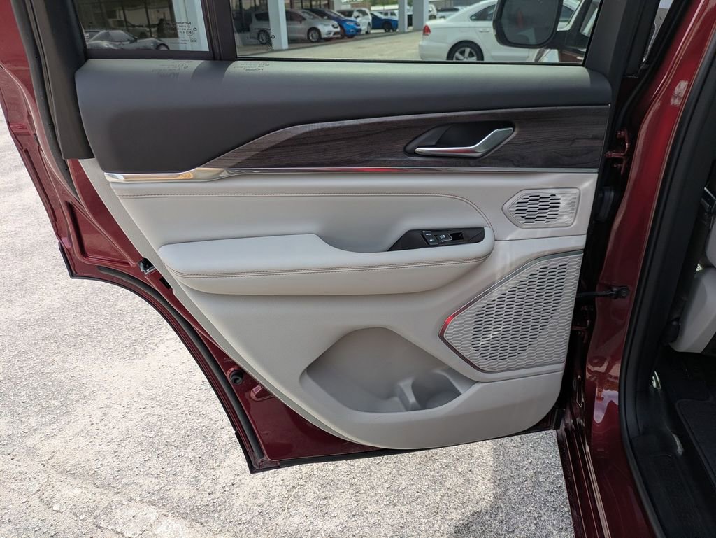 Used 2023 Jeep Grand Cherokee Overland image 29