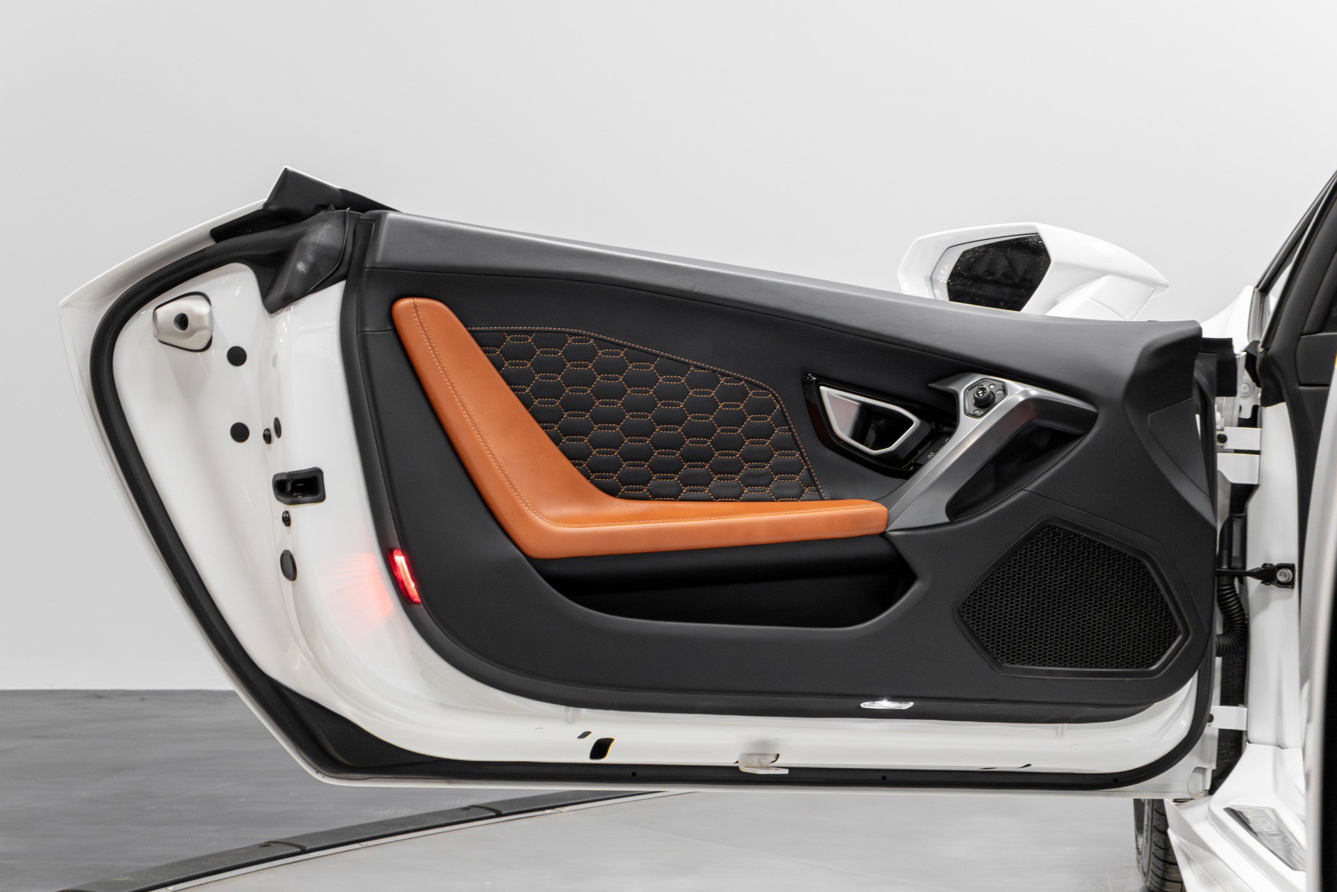 Used 2019 Lamborghini Huracan LP 580-2 image 45