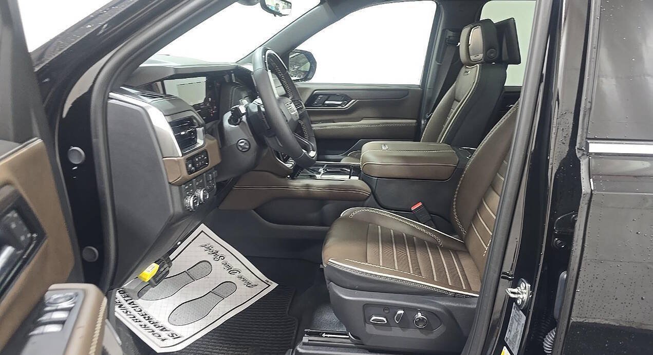 Used 2026 GMC Yukon XL Denali Ultimate AWD/4WD image 3