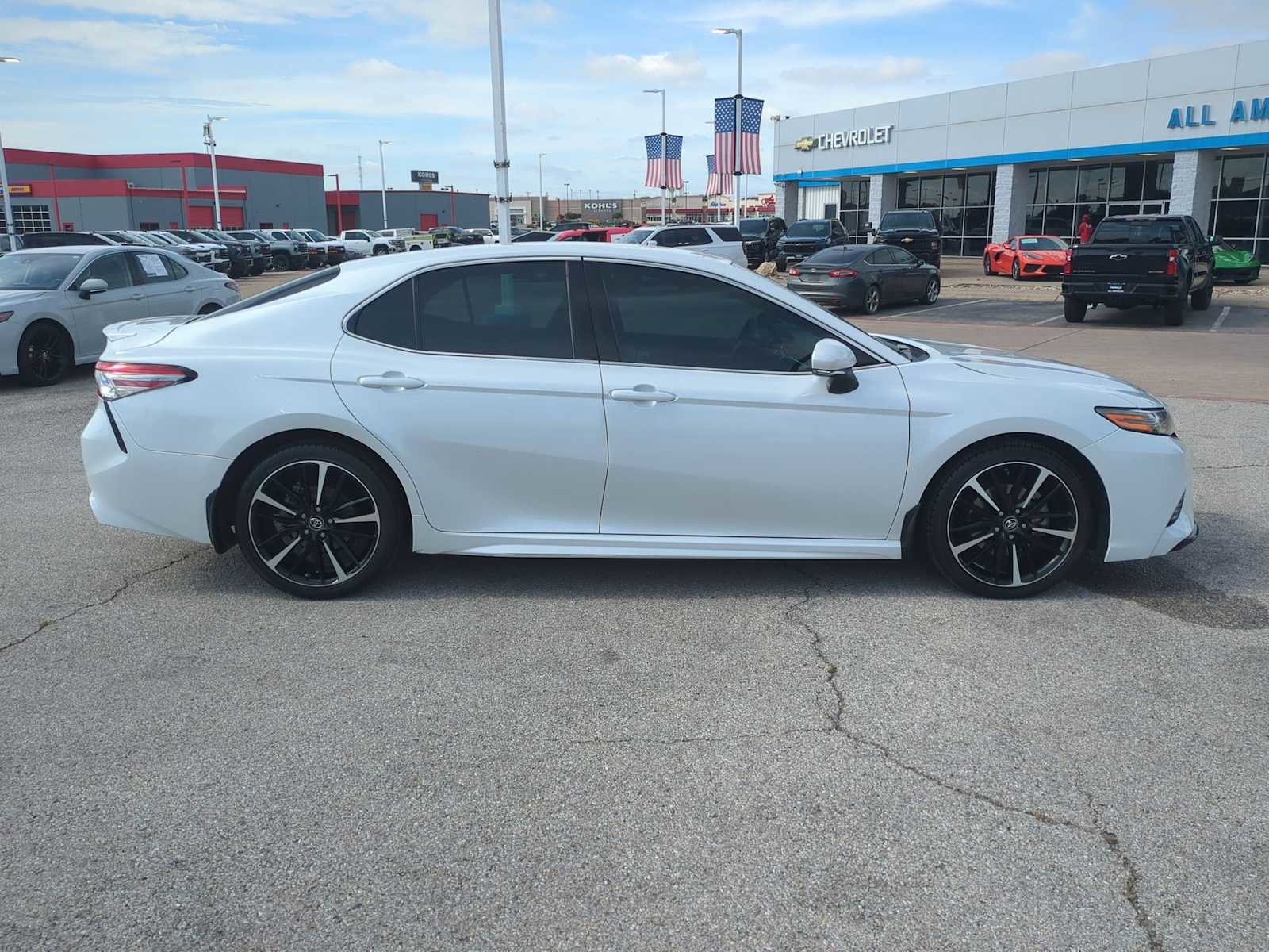 Used 2018 Toyota Camry XSE FWD image 9