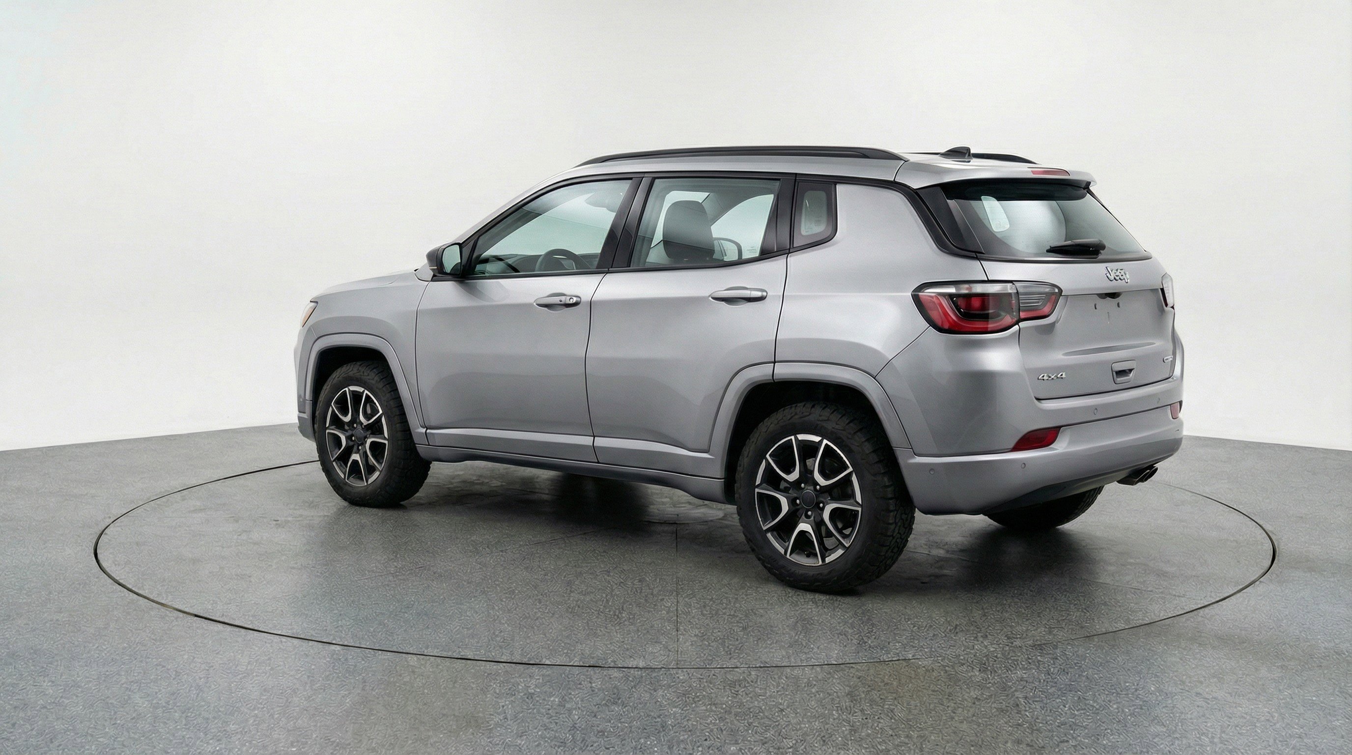 Used 2025 Jeep Compass Trailhawk AWD/4WD image 6