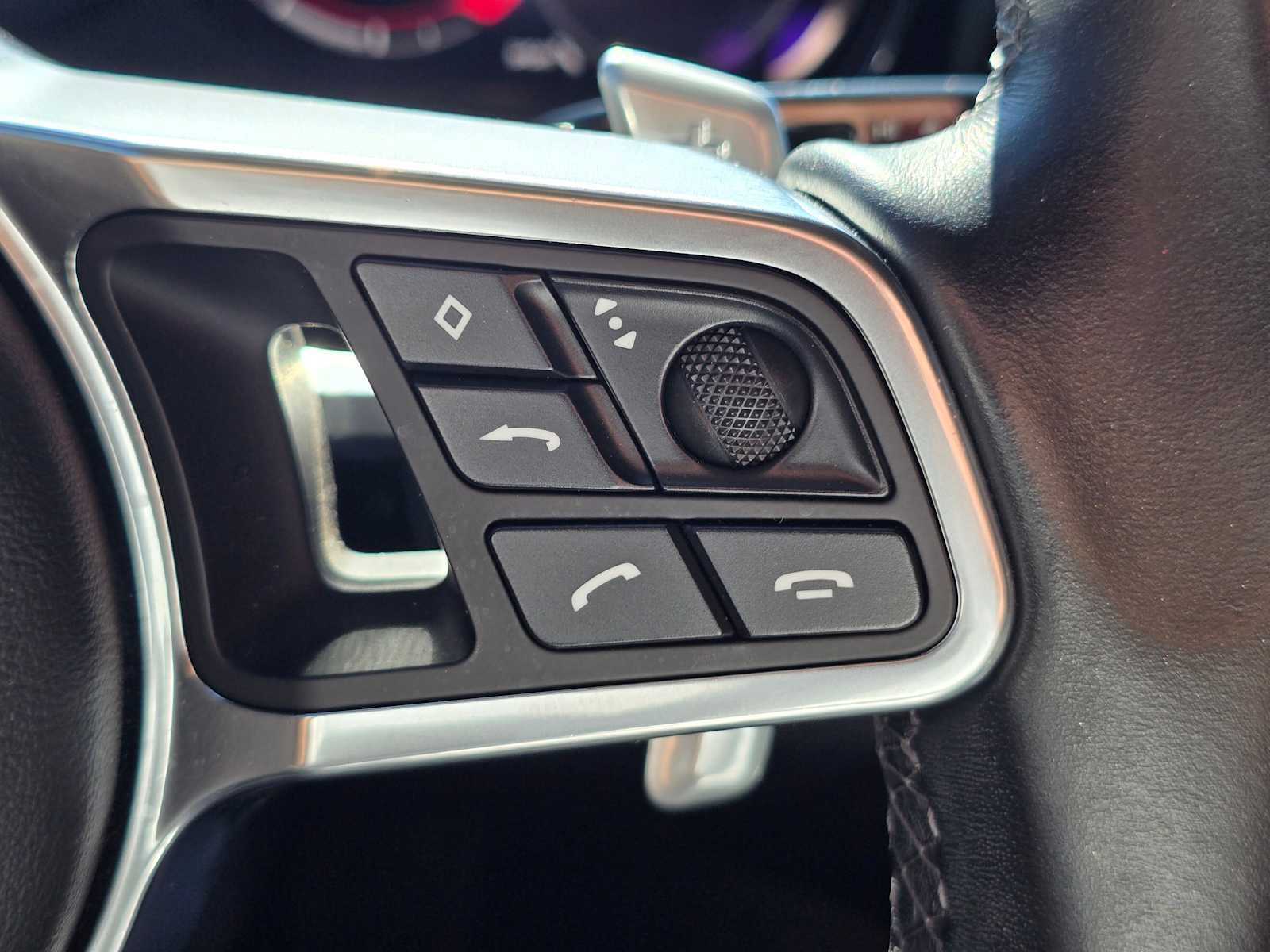 Used 2018 Porsche Panamera RWD image 34