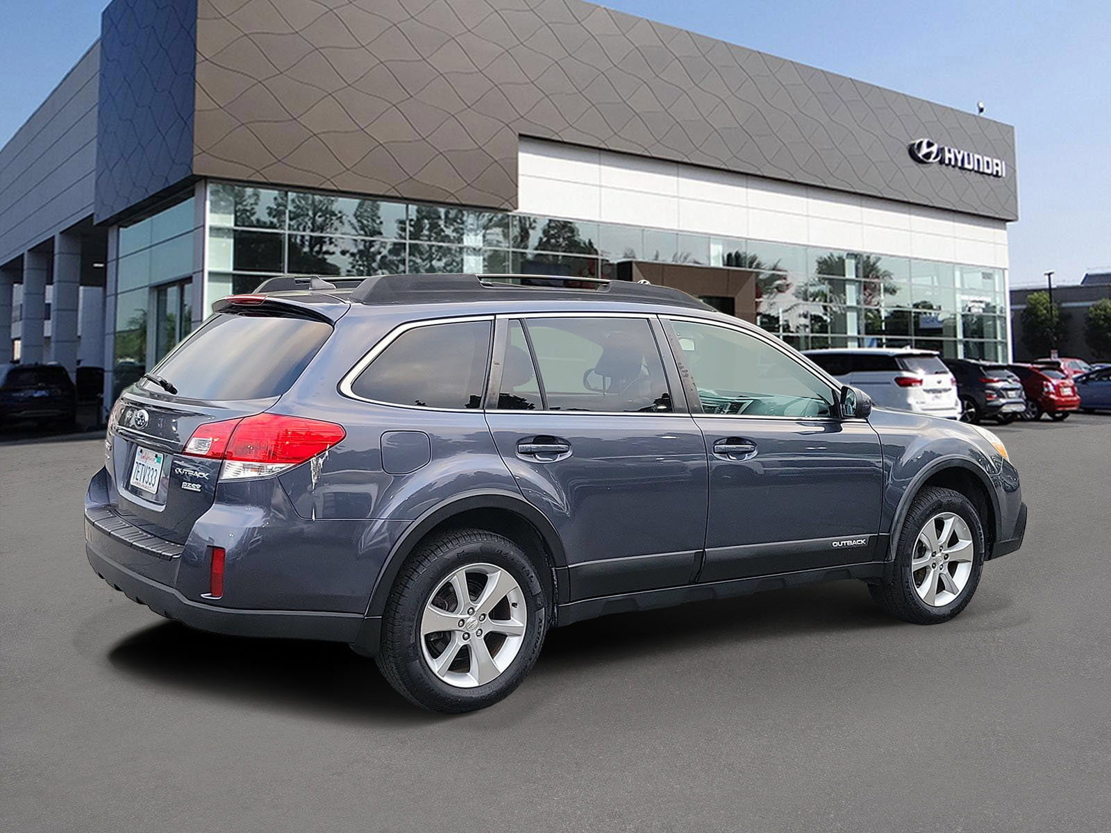 Used 2014 Subaru Outback 2.5i Limited w/ Moonroof Package AWD/4WD image 2