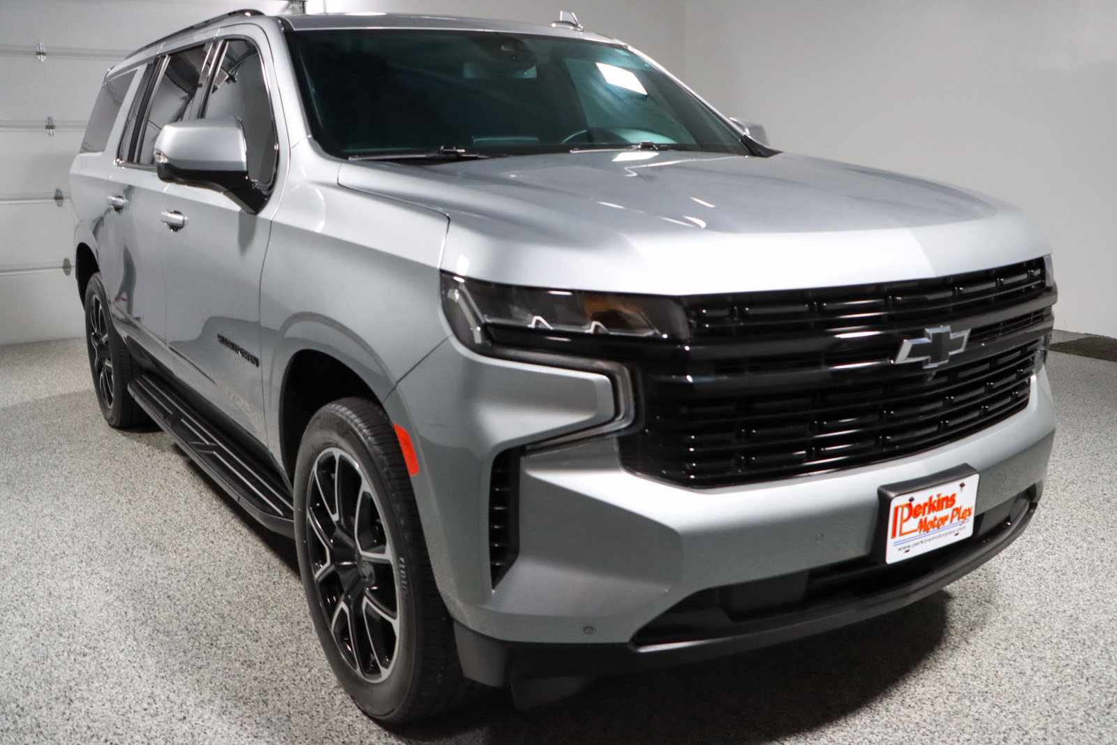 Used 2024 Chevrolet Suburban RST w/ Luxury Package image 5