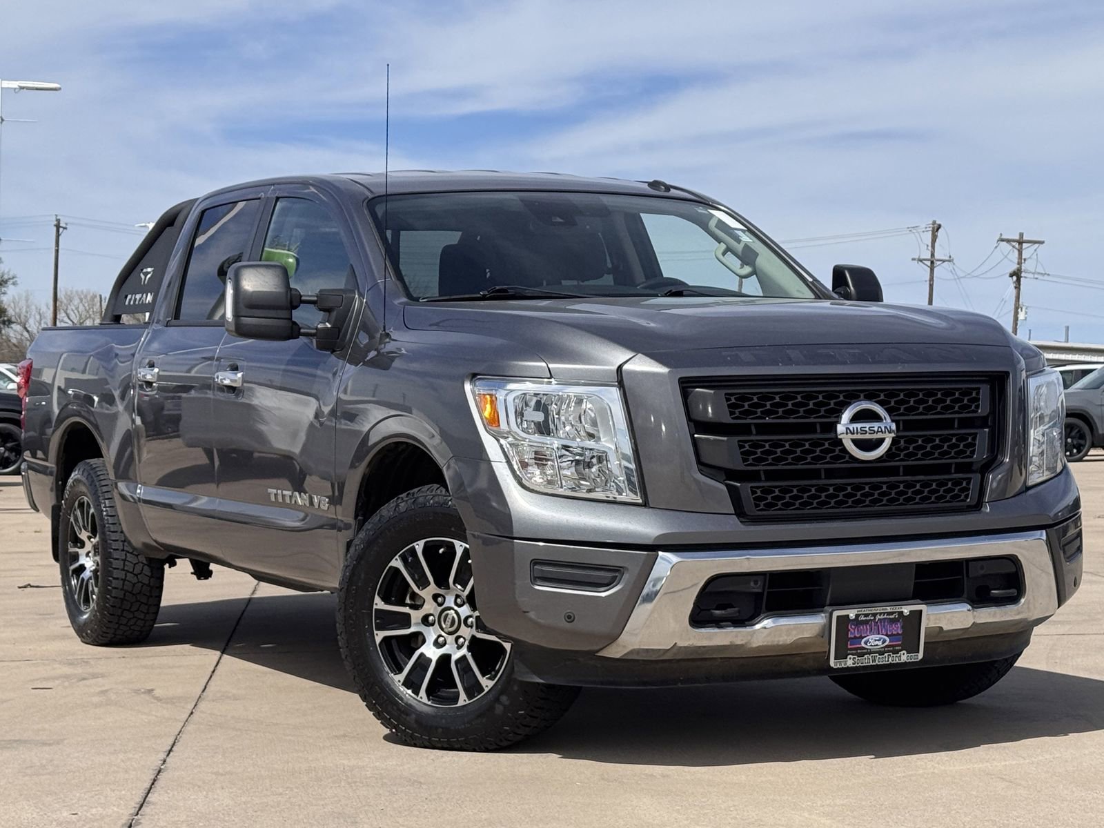 Used 2020 Nissan Titan SV w/ SV Convenience Package image 2