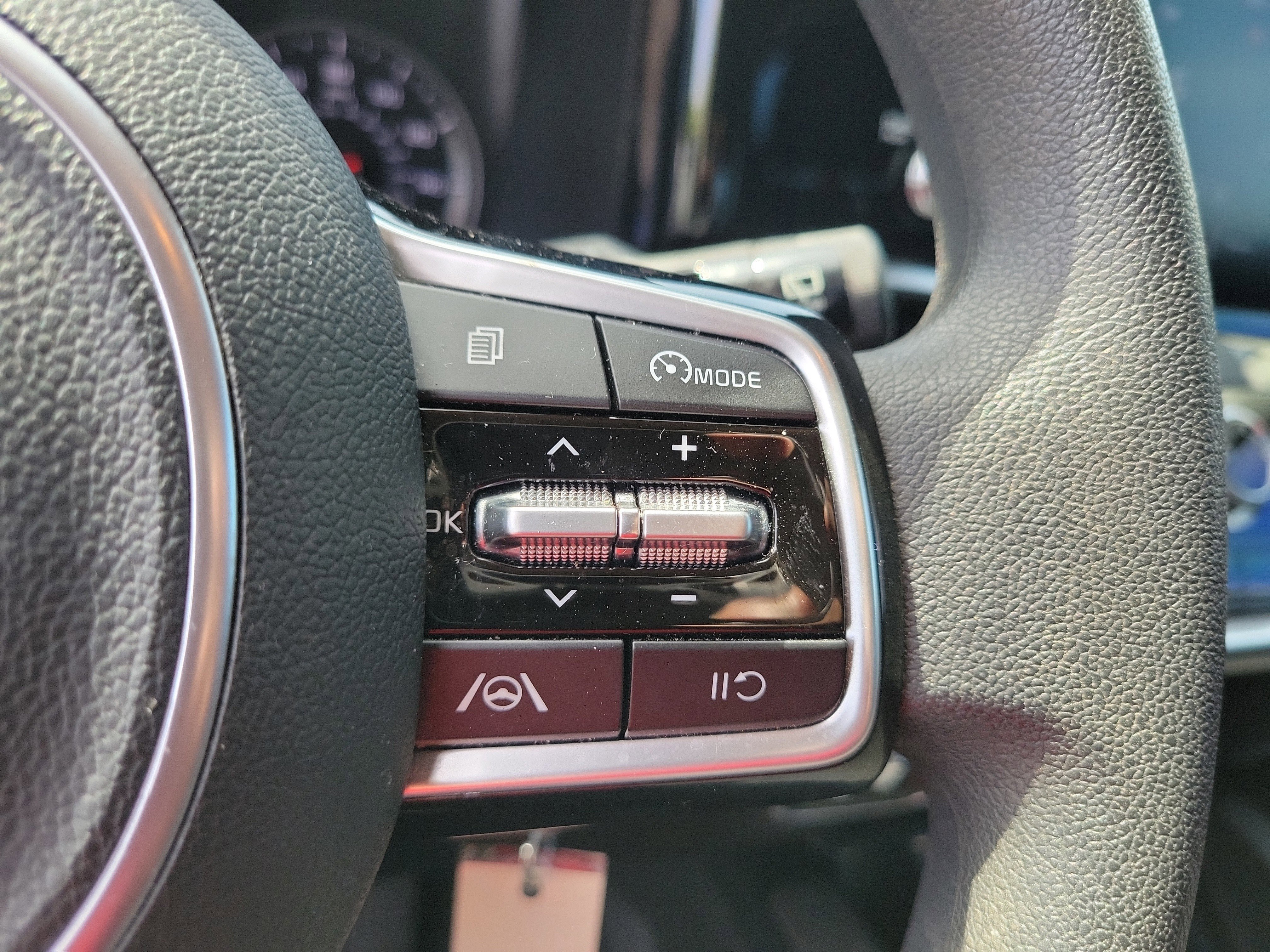 Used 2023 Kia Sorento LX image 23