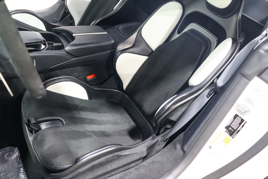 Used 2023 Aston Martin V12 Vantage RWD image 34