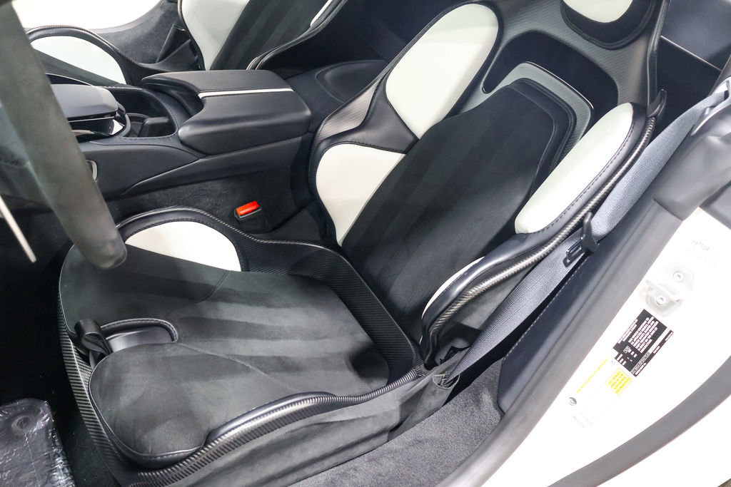 Used 2023 Aston Martin V12 Vantage RWD image 34