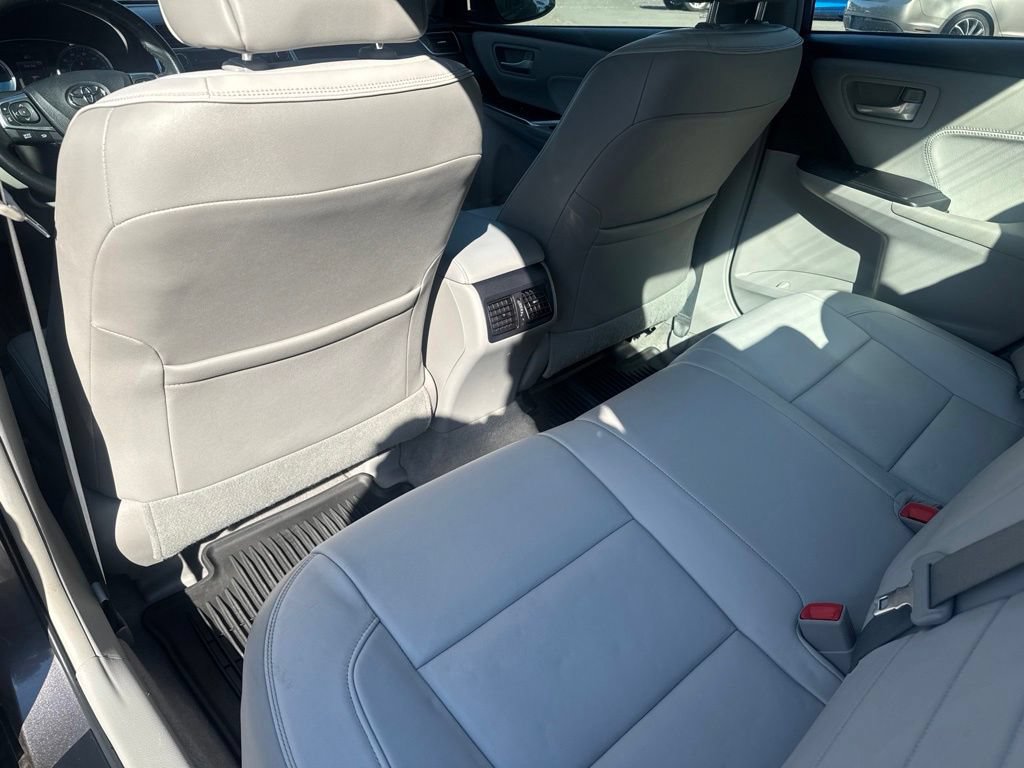 Used 2015 Toyota Camry XLE w/ Moonroof Package FWD image 29