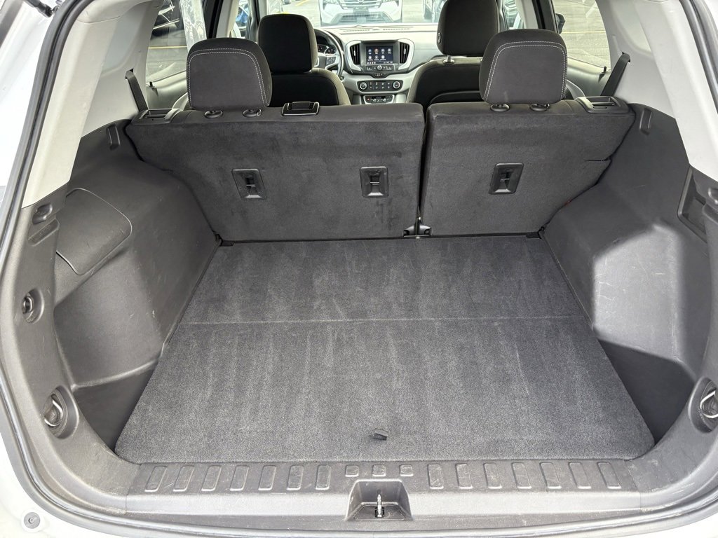 Used 2024 GMC Terrain SLE image 25