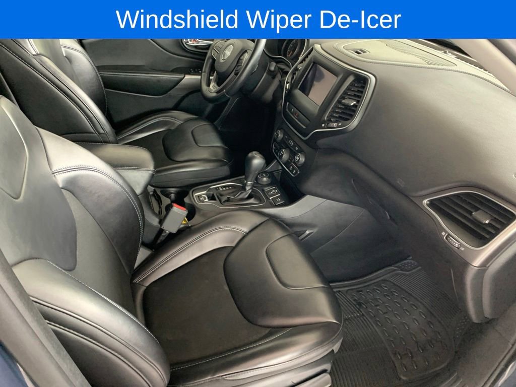 Used 2019 Jeep Cherokee Latitude Plus w/ Cold Weather Group AWD/4WD image 17
