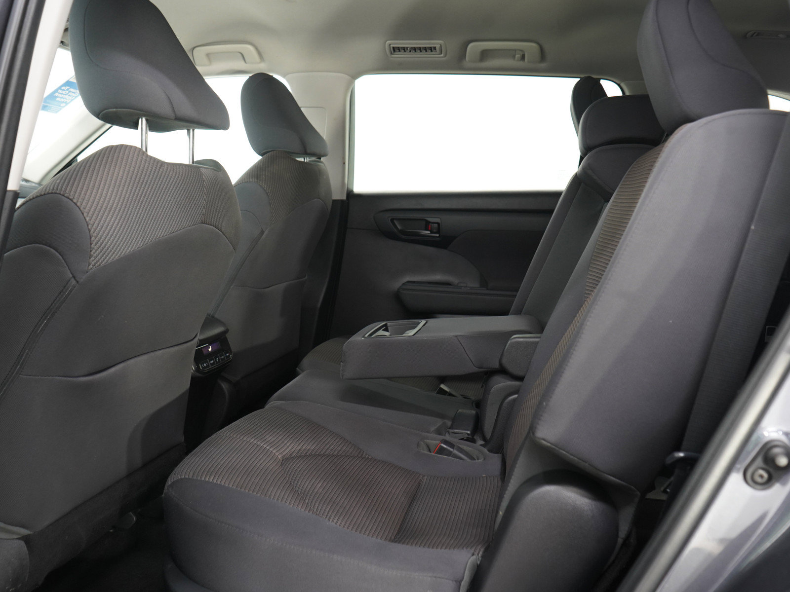 Used 2023 Toyota Highlander L AWD/4WD image 15