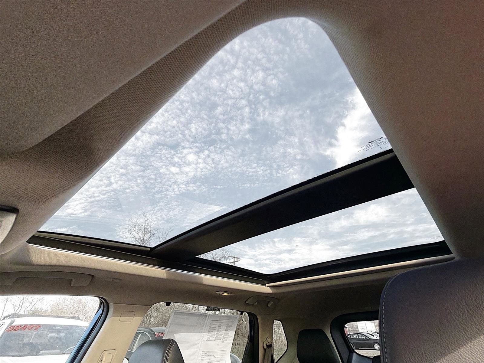 Used 2025 Nissan Rogue SL w/ Tech Package image 14