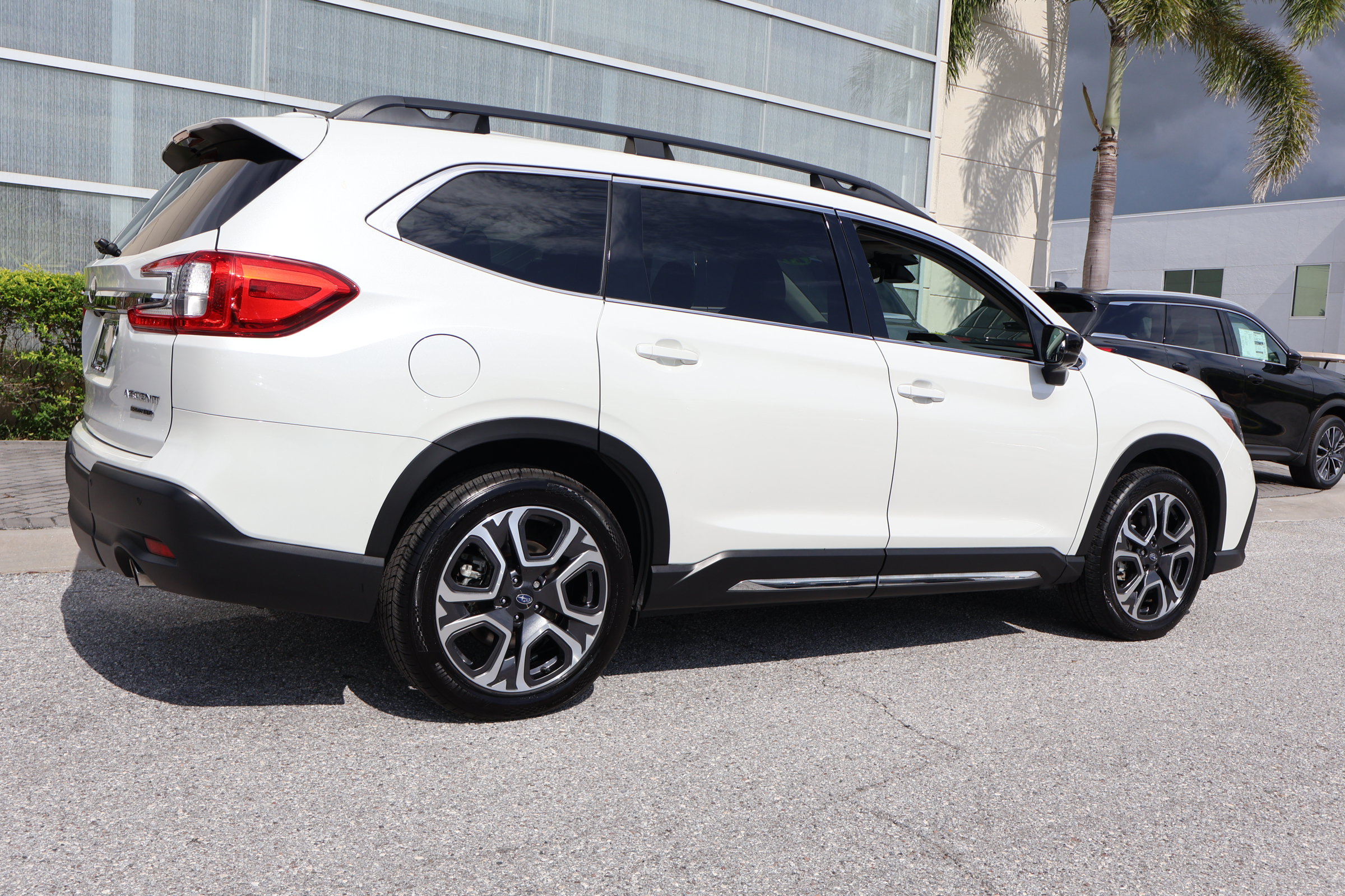 Used 2024 Subaru Ascent Limited w/ Technology Package AWD/4WD image 10