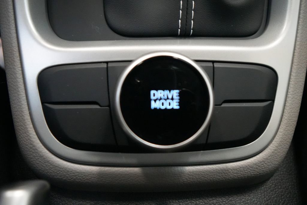 New 2025 Hyundai Venue SEL image 38