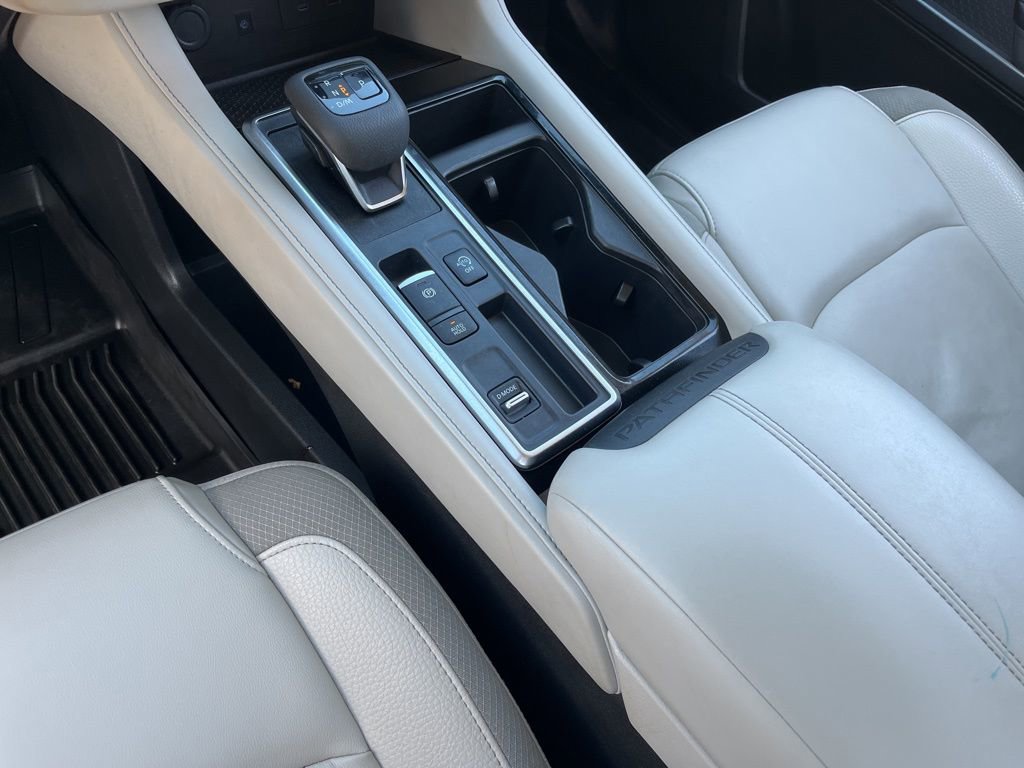 Used 2024 Nissan Pathfinder SL w/ Black Appearance Package image 20