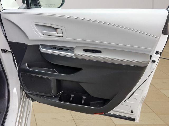 Certified 2025 Toyota Sienna LE FWD image 25