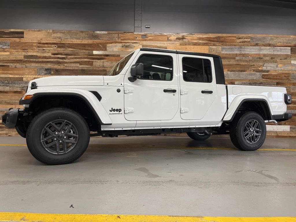 New 2026 Jeep Gladiator Sport AWD/4WD image 18