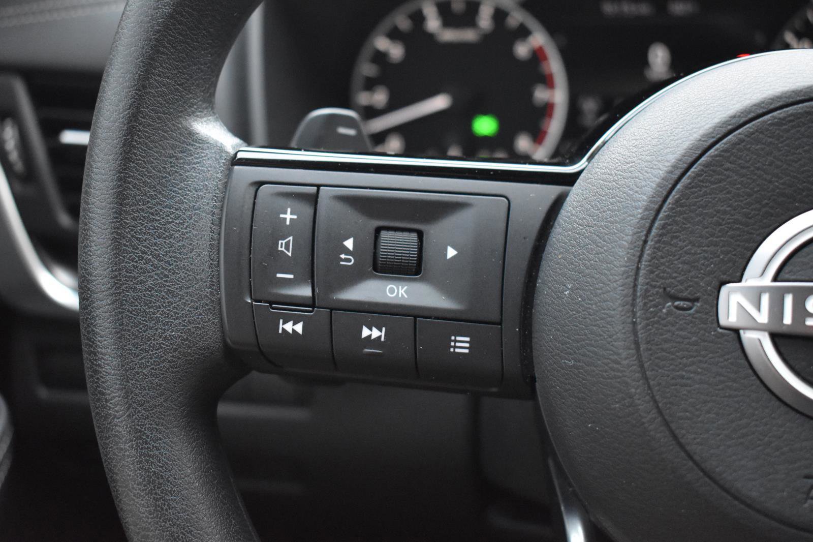 Used 2023 Nissan Rogue SV image 21