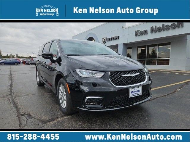 New 2026 Chrysler Pacifica Select image 1