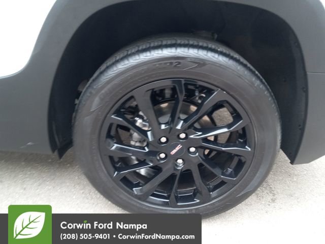 Used 2023 GMC Terrain SLE w/ Driver Convenience Package image 31