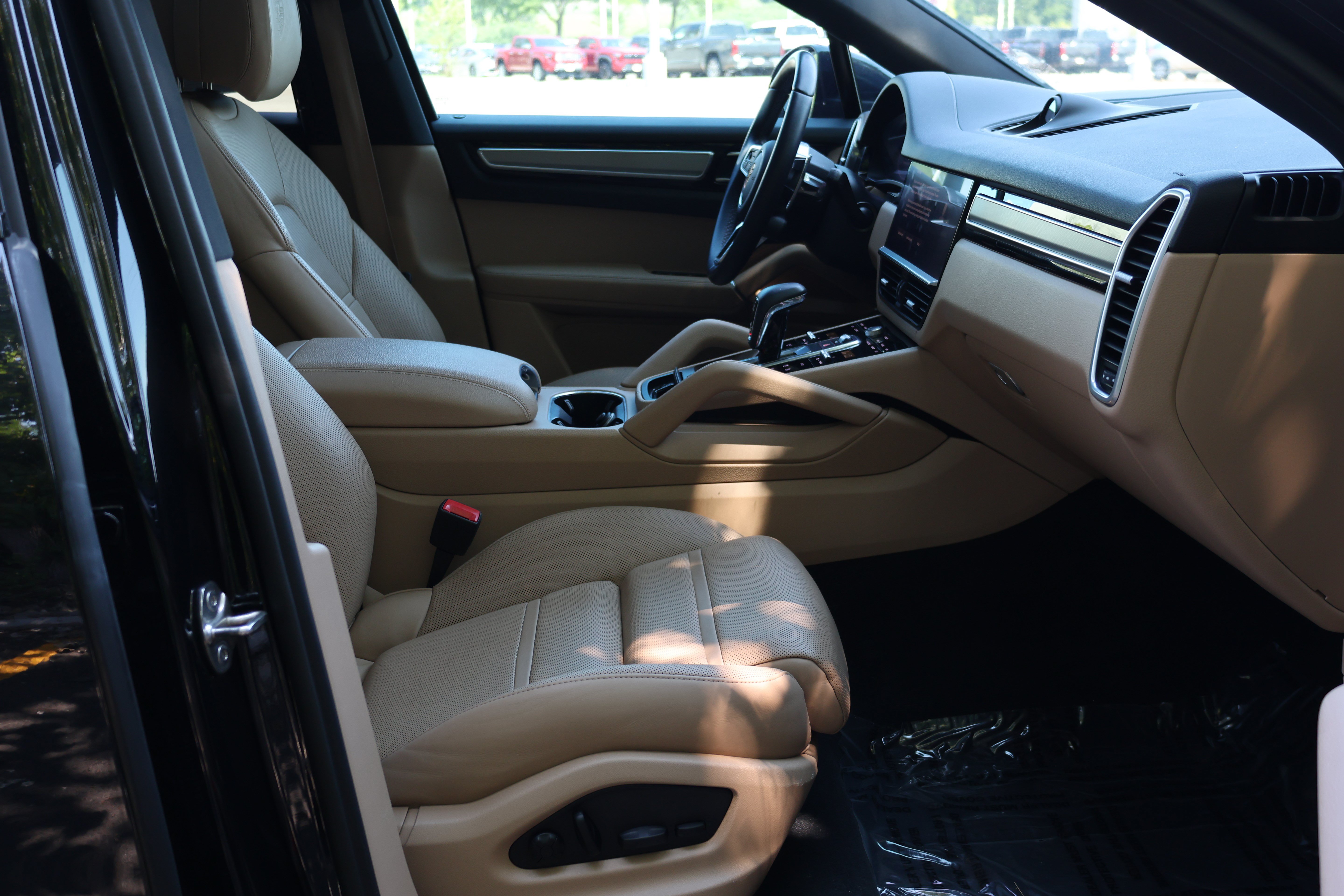Used 2023 Porsche Cayenne Platinum Edition AWD/4WD image 39