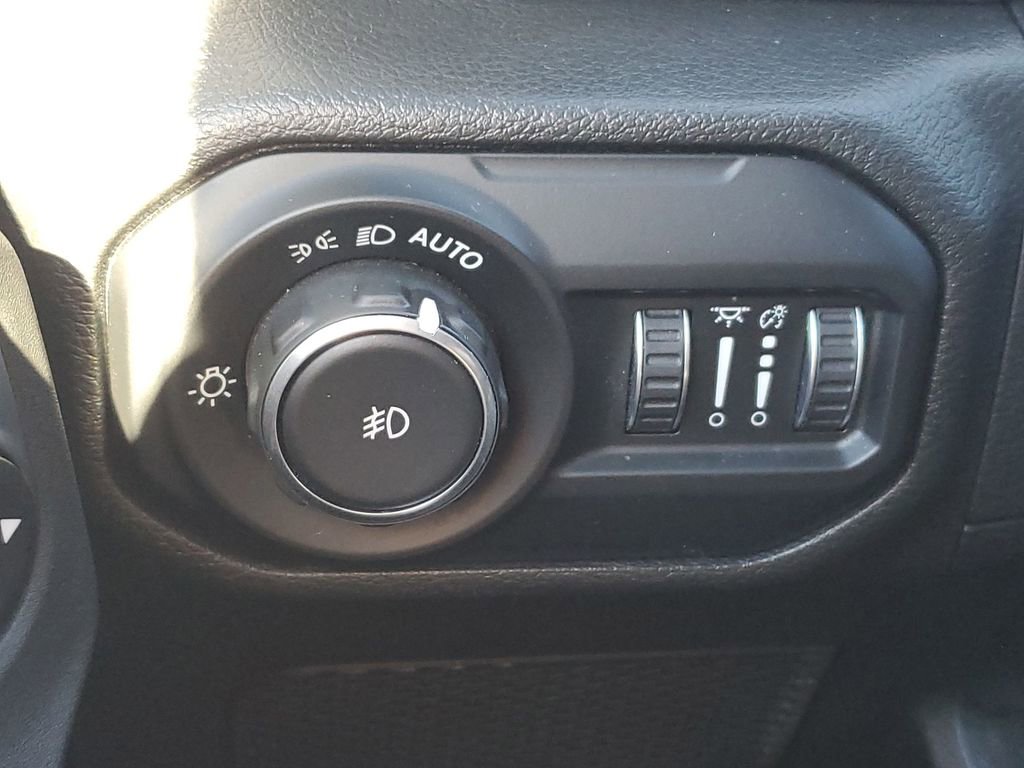 Used 2021 Jeep Wrangler Unlimited Sahara w/ Uconnect 4C Nav & Sound Group image 23