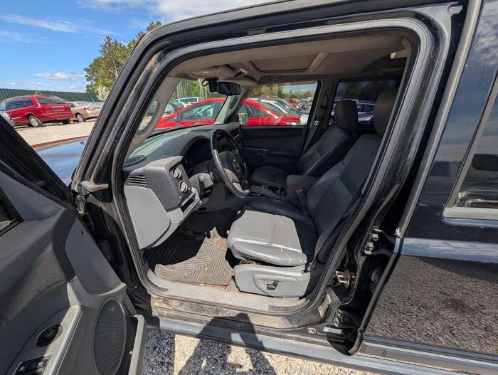 Used 2006 Jeep Commander 4WD image 21