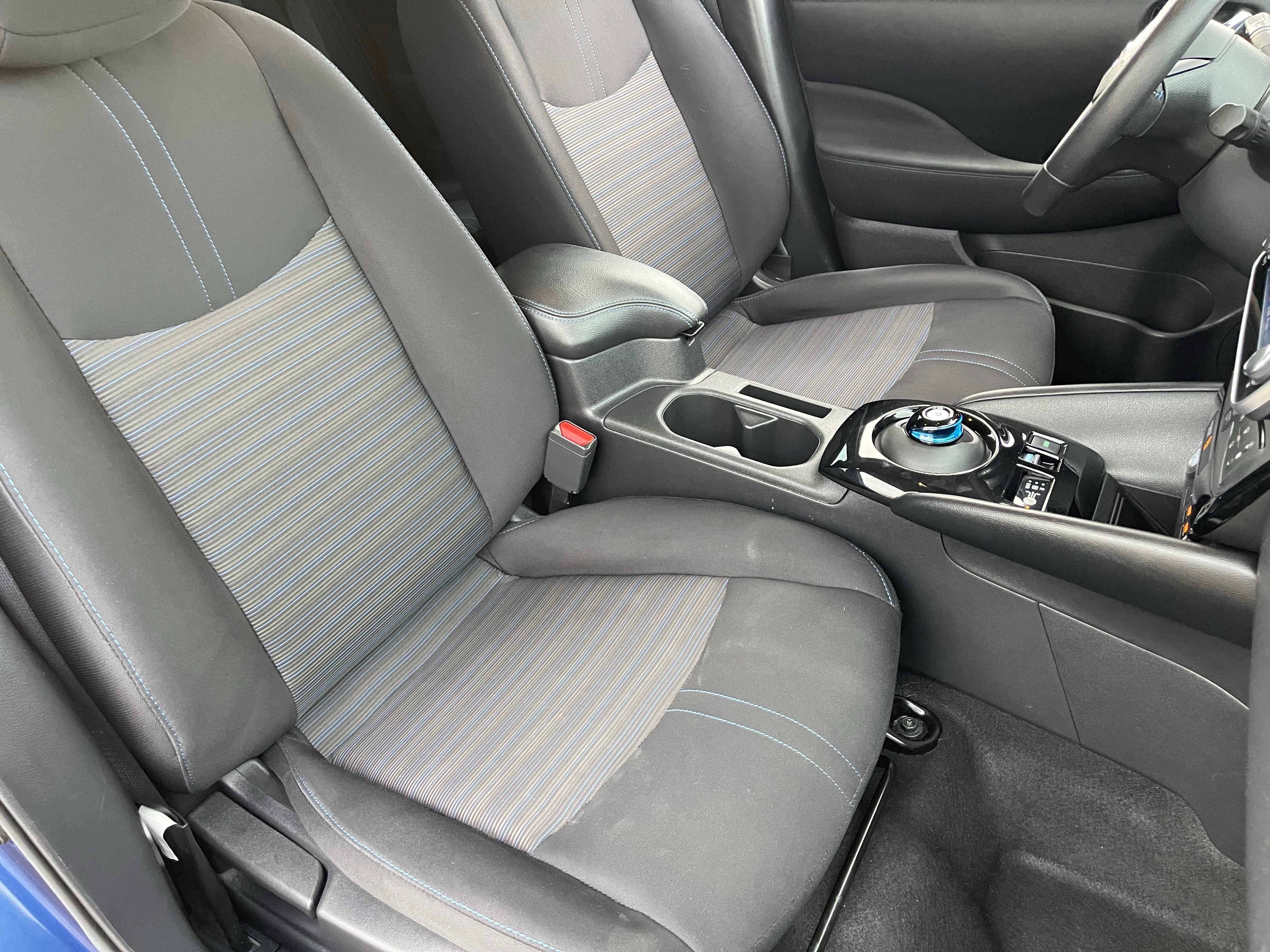 Used 2022 Nissan Leaf SV FWD image 9