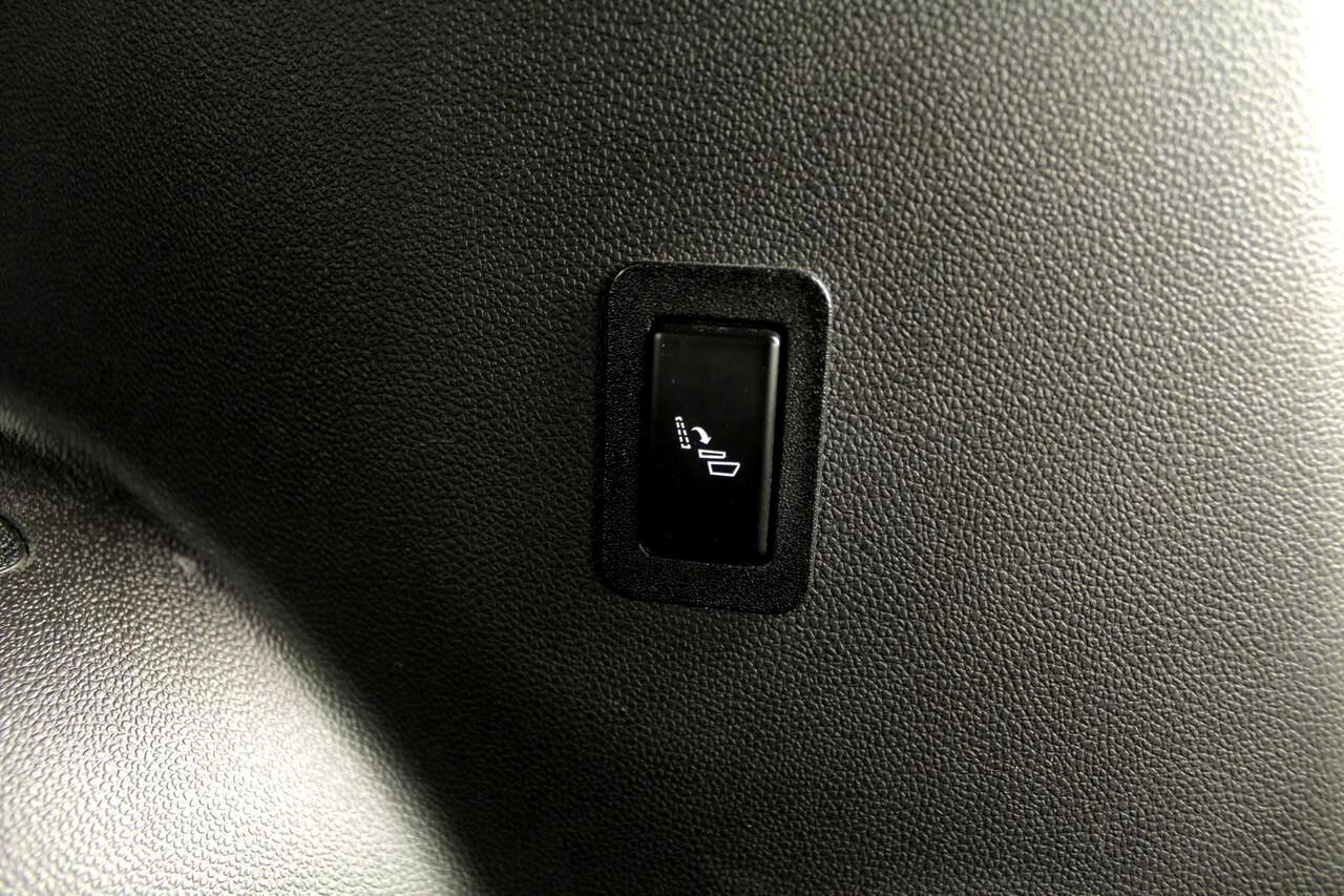 Used 2021 GMC Yukon XL Denali w/ Advanced Technology Package image 35